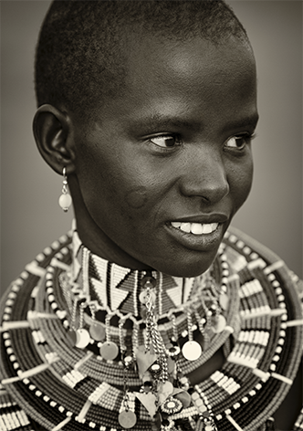 Aluminium schilderij “Loitoktok Maasai Woman” van Mondiart