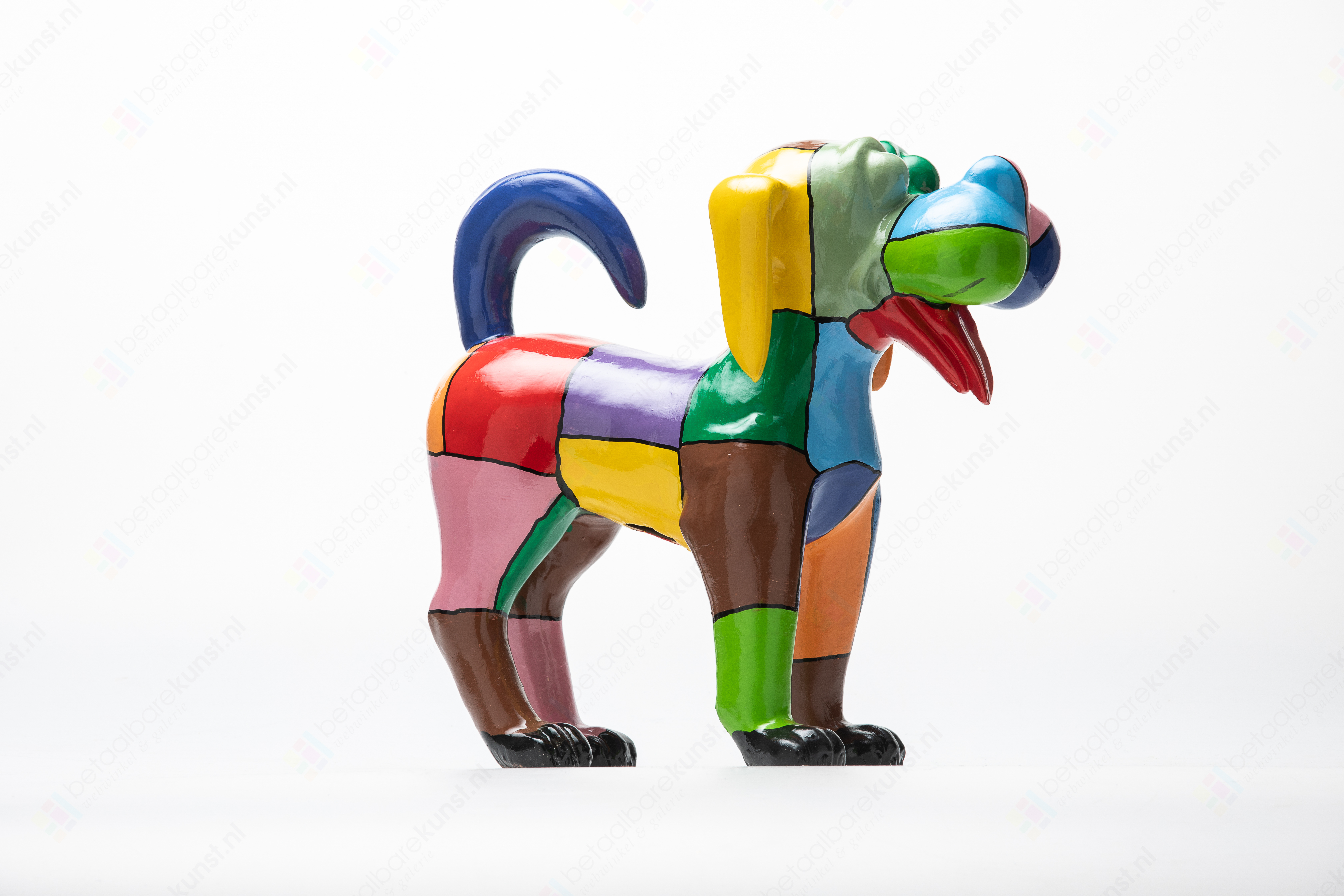 "Hondje Picasso" te koop @ Betaalbarekunst.nl. Deze beeldende kunst van kunststof is een verrijking voor je huis.