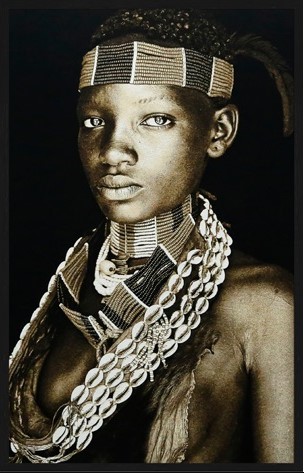 Portrait Gobelin “Hamar Lady Ethiopia Sepia ” van Mondiart
