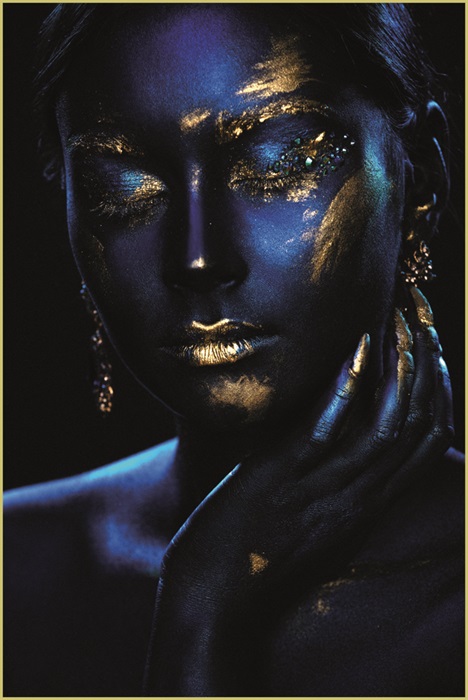 Ingelijst glasschilderij Blue Gold Fantasy van Mondiart Vrouw Goud MA-GLB551
