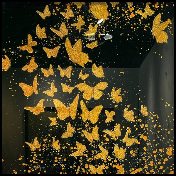 Ingelijst glasschilderij Golden Flight van Mondiart Vlinders Goud MA-GLB548